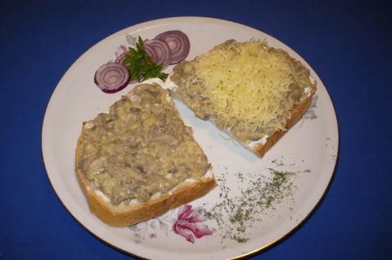 Gombapépes meleg szendvics